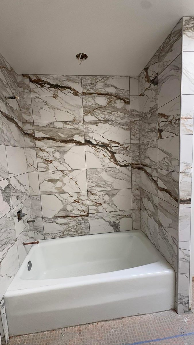 Marble tile tub surround