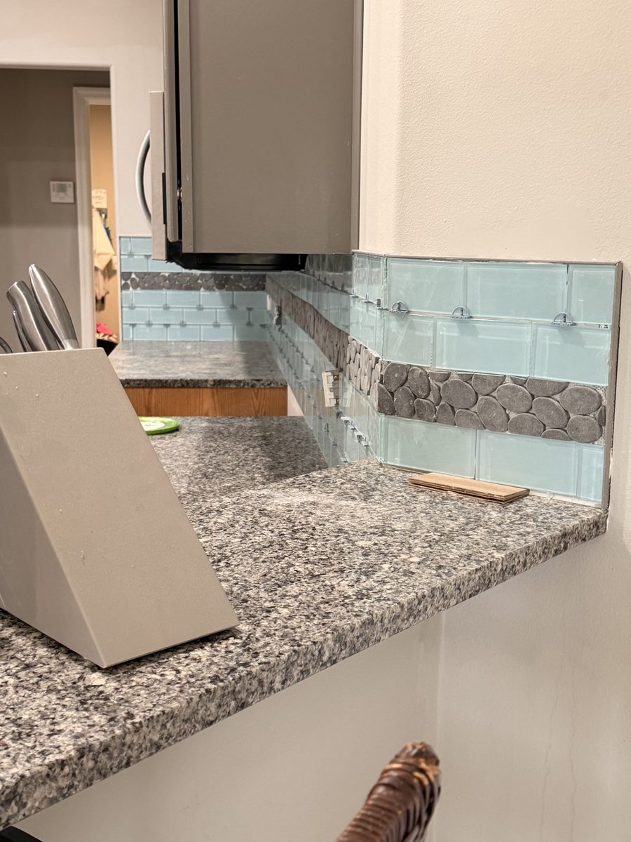 Finished kitchen with glass tile backsplash